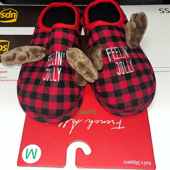 NWT kids Medium 12-13 Holiday house Slippers w/ antlers Shoes Feelin jolly plaid - Picture 1 of 3